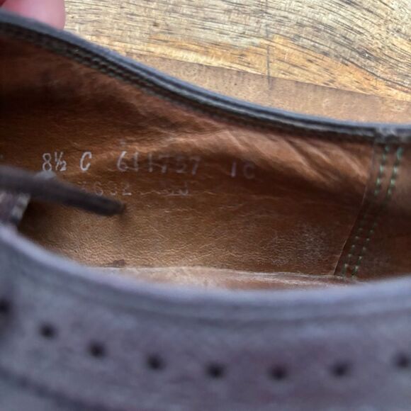 Vintage Florsheim Imperial Burgundy V Cleat heavy punched wing tip oxfords 8.5 C - Picture 7 of 9